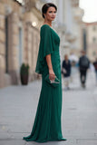 Abito di chiffon verde scuro con scollo a V e con manica