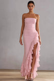 Vestito lungo rosa senza spalline in chiffon con fessura e dettagli drappeggiati