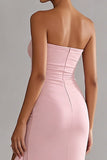 Vestito lungo rosa senza spalline in chiffon con fessura e dettagli drappeggiati