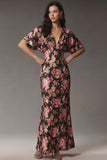 Vestito midi in raso a scollo a V nero rosa e maniche corte