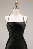 Abito elegante lungo da sirena con spallette di raso nero e fessura
