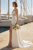 Abito da sposa con spallette spaghetti applicate in raso avorio di sirena e fessura