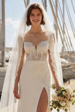 Abito da sposa con spallette spaghetti applicate in raso avorio di sirena e fessura