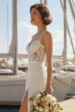 Abito da sposa con spallette spaghetti applicate in raso avorio di sirena e fessura