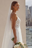 Abito da sposa in pizzo A Line Sweep con fessura