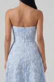 Abito Midi blu Jacquard senza spalline con una linea A a spacca