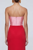 Abito elegante lungo a spalline rosa e rosso sirena con fessura