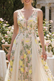Abito midi floreale ricamato in tulle in Champagne a V-Neck