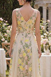 Abito midi floreale ricamato in tulle in Champagne a V-Neck