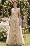 Abito floreale lungo ricamato in tulle a linea A in champagne