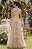 Abito floreale lungo ricamato in tulle a linea A in champagne