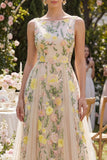 Abito floreale lungo ricamato in tulle a linea A in champagne