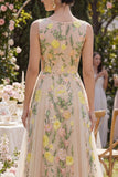 Abito floreale lungo ricamato in tulle a linea A in champagne