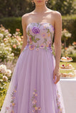 Abito floreale lungo ricamato in tulle lilla senza spalline