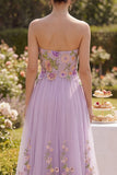 Abito floreale lungo ricamato in tulle lilla senza spalline