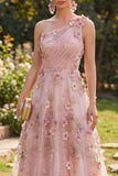 Abito floreale lungo a rughe in tulle rosa fucsia a linea A con una spalla