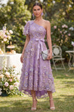 Vestito midi floreale midi con pendio applicato a una spalla in tulle lilla A-Line con fiocco