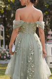 Vestito midi floreale in organza a spalla scoperta verde polverosa con applique a linea A