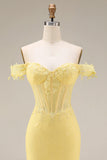 Corsetto sirena con pizzo scollato e abito lungo da cerimonia giallo