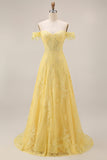 Corsetto giallo in pizzo con spalle a fila a A e applicate con un lungo abito da cerimonia