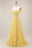 Corsetto giallo in pizzo con spalle a fila a A e applicate con un lungo abito da cerimonia