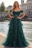 Abito da cerimonia lungo da scintillante verde scuro con paillettes spuntate sulle spalle e corsetto arricciato
