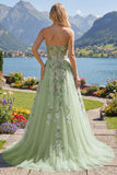 Vestito da cerimonia in tulle a linea a fila verde senza spalline ricamato