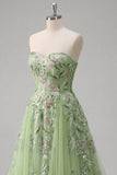 Vestito da cerimonia in tulle a linea a fila verde senza spalline ricamato