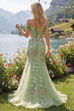 Abito da cerimonia in tulle ricamato con sirena verde a spalla