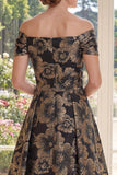 Una linea nera spalla con un abito floreale Jacquard lungo Madre della Sposa