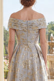 Abito A-Line azzurro polveroso sulle spalle Jacquard lungo e arricciato abito madre della sposa