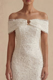 Abito di laurea bianco sheath con spalle scoperte e perle
