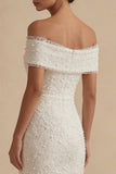 Abito di laurea bianco sheath con spalle scoperte e perle
