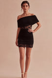 Mini vestito bodycon in pizzo nero a spalle scoperte