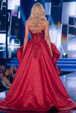 Abito da concorso lungo con perline e fascia di corsetto trasparente in Corsetto Rosso