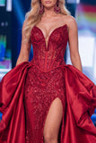 Abito da concorso lungo con perline e fascia di corsetto trasparente in Corsetto Rosso