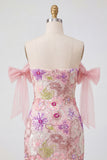 Abiti da cocktail rosa bodycon con paillettes rosa a spalle scoperte e fiocco