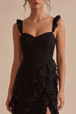 Abito elegante midi nero con spalle spesse e volant