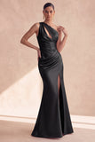 Abito elegante lungo a spalla a sirena nero arricciata e spallacciato
