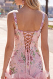 Abito rosa di Homecoming con paillettes floreali con scollo quadrato e volant