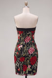 Abito di Homecoming nero color bodycon ricamato in rosa rossa senza spalline