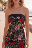 Abito di Homecoming nero color bodycon ricamato in rosa rossa senza spalline