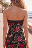 Abito di Homecoming nero color bodycon ricamato in rosa rossa senza spalline