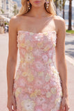 Vestito rosa corto bodycon corto a flore, senza spalline e con perline