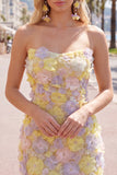 Vestito rosa corto bodycon corto a flore, senza spalline e con perline