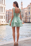 Mini fiaba a livelli con perle lillà e vestito di ritorno a livelli con pizzo sulla schiena