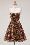 Abito corto di cocktail senza spalline in leopardo marrone con perline