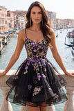 Abito di ritorno a casa con spalline a spalline nere a a livelli a A-Line con pizzo sulla schiena