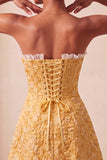 Sweetheart giallo jacquard a linea A con volant e vestito di ritorno a casa con fessura