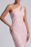 Paillettes rosa a una spalla con paillettes rosa tagliate lungo dal vestito madre della sposa